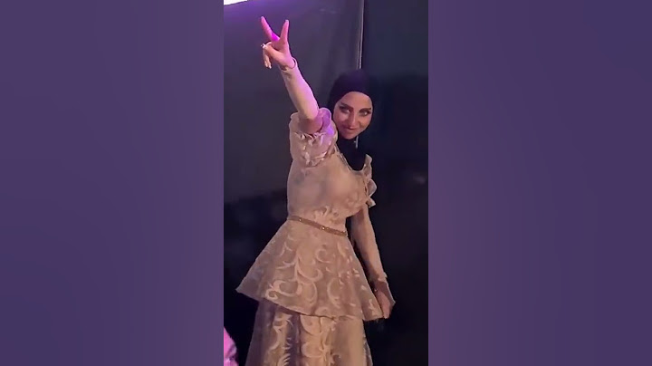 محمد رمضان يقبل يد بنين الموسوي