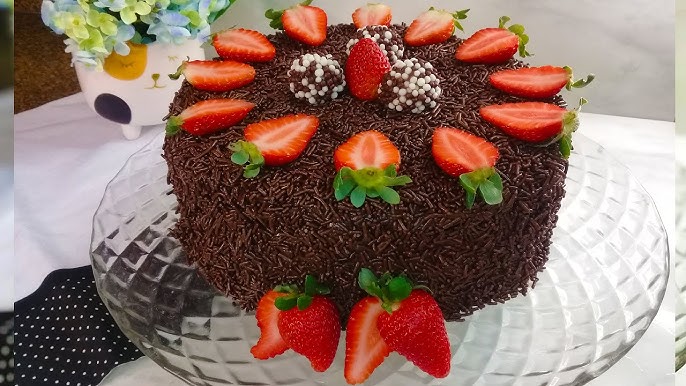 Barbie cachaceira, Trabalho de hoje bolo de chocolate com recheio de  brigadeiro cremoso 😋 tema Barbie cachaceira mais uma cliente satisfeita  gratidão 🙏❤️, By Lê Bolos e Doces