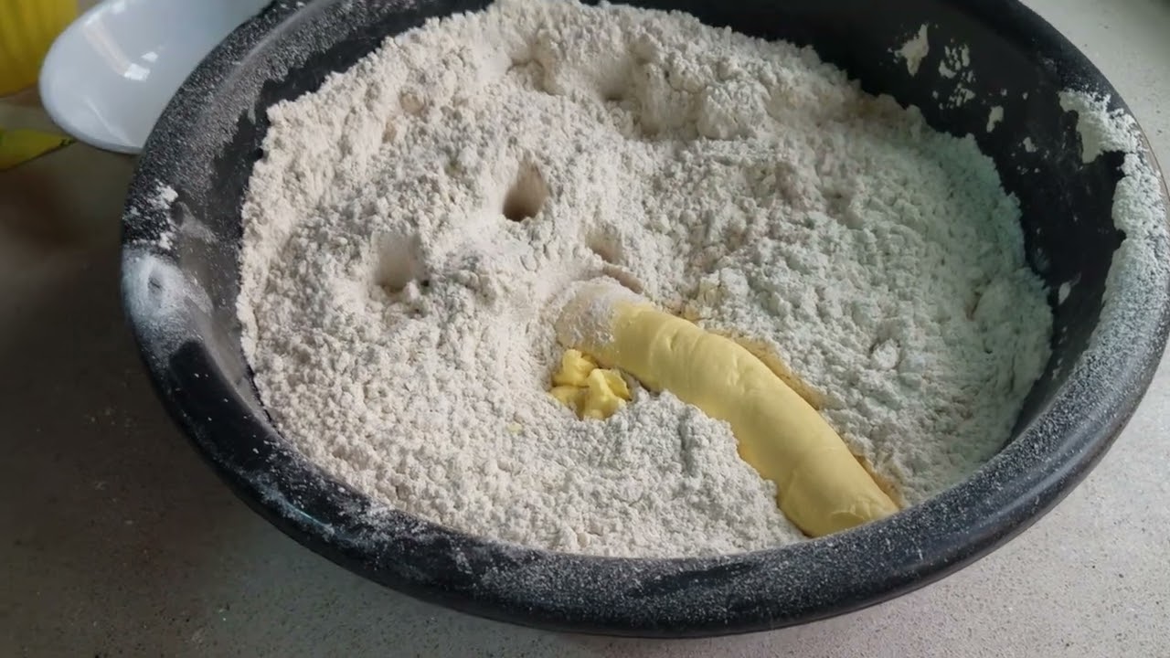 HOW TO MAKE THE BEST NIGERIAN MILKY CHIN CHIN