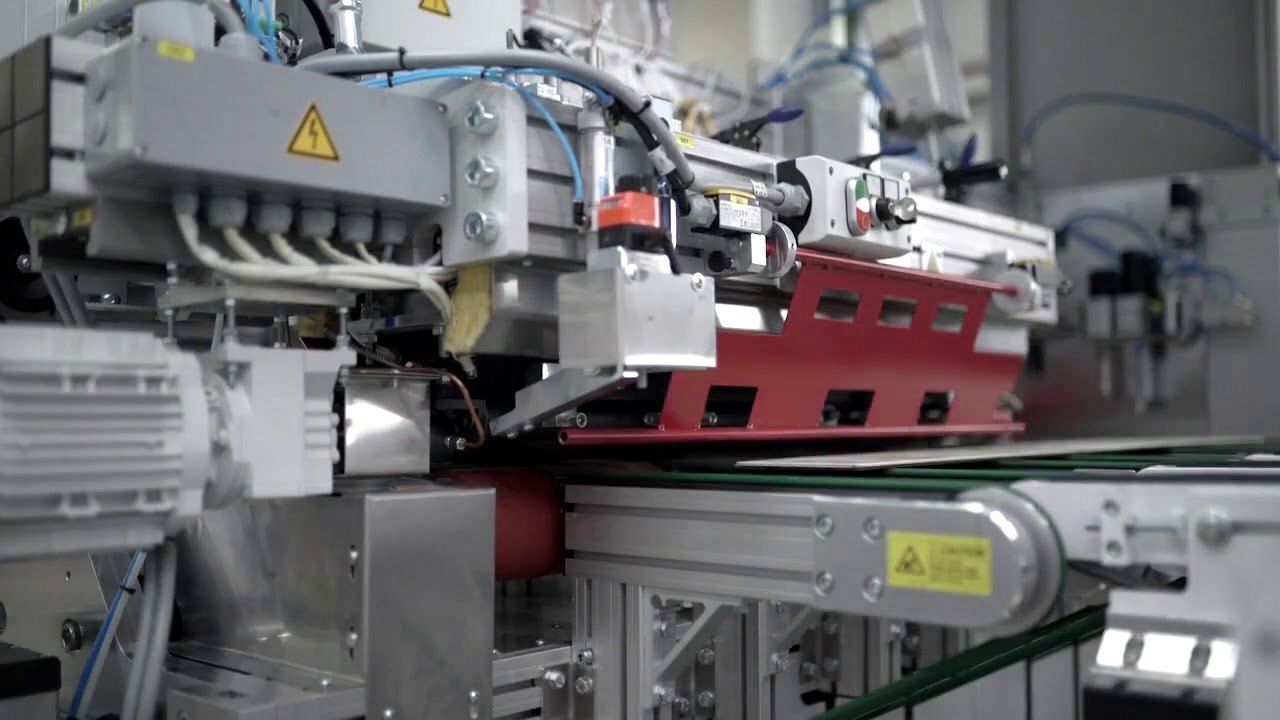 WÄCHTER Packautomatik | Dämm-Material auf Designböden | Insulating material on floorboards