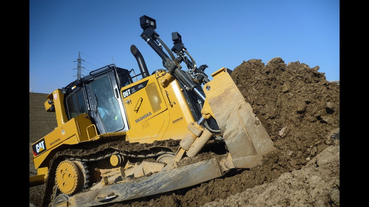 CATERPILLAR D6T XL pushing up the slope - YouTube