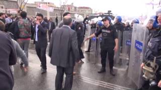 AK Partililerle öğrenciler birbirine girdi