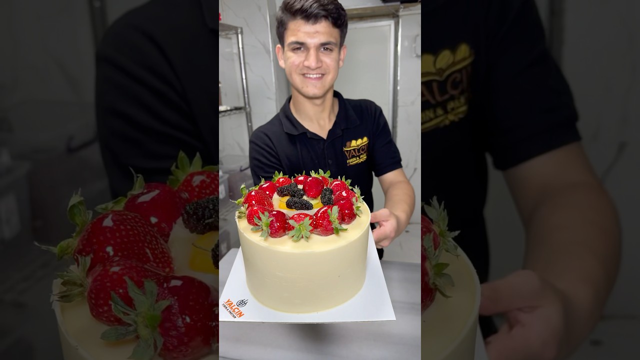Türkiye’nin en genç ustasından soğuk mermer çalışmalı meyveli pasta yapımı !! 