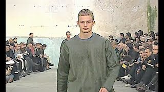 ISSEY MIYAKE Fall 2000/2001 Menswear - Fashion Channel - YouTube