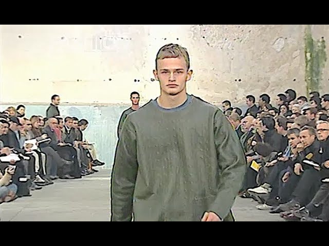 ISSEY MIYAKE Fall 2000/2001 Menswear - Fashion Channel - YouTube
