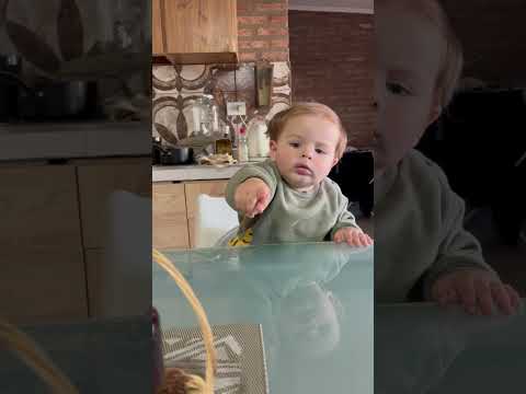 Little boy mimics adult Spanish accent in Villa María, Argentina