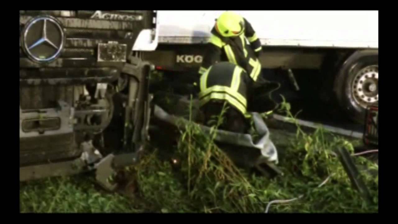 Irschenberg: LKW kracht in Mittelleitplanke video phone beyonce mp3