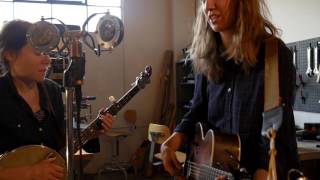 Anna and Elizabeth - The Ripest of Apples (live at Ear Trumpet Labs) chords