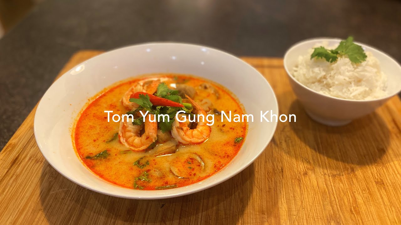 Tom Yum Gung Nam Khon / Thailändische Suppe mit King Prawns - YouTube