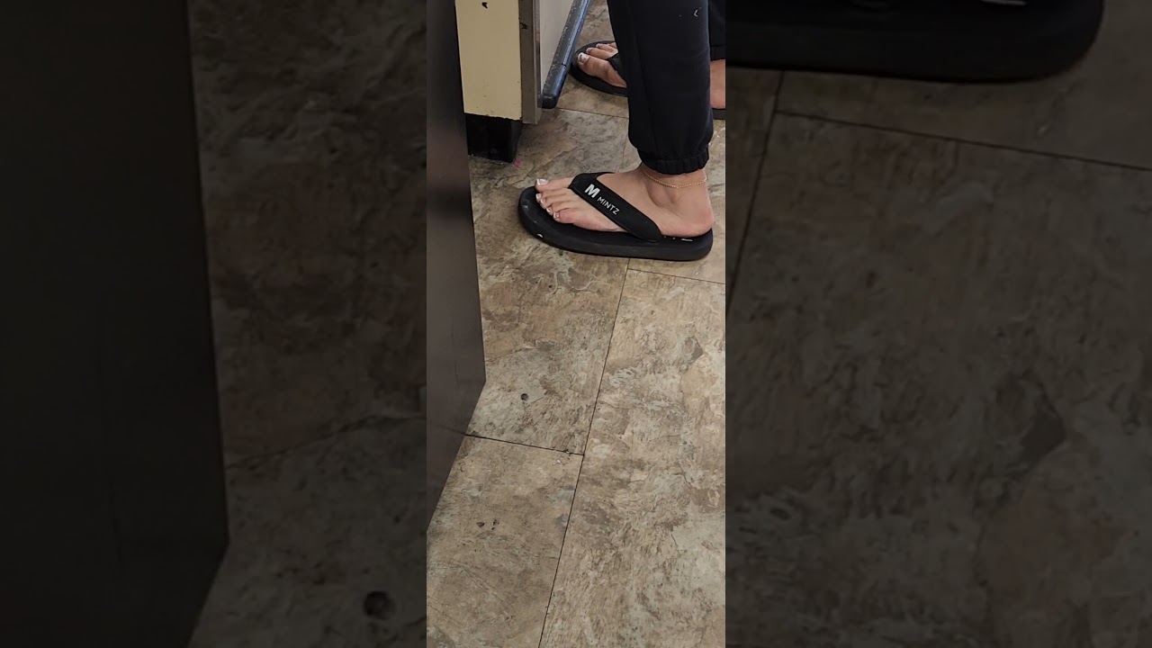 Flip-flops Ankle bracelet. 