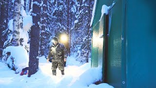 В ЛЕСНОЙ ХИЖИНЕ С БАТЕЙ. УКРАСИЛ БАЛАГАН. ГОТОВИМ ДРОВА. ИЩЕМ ХАРИУСА.