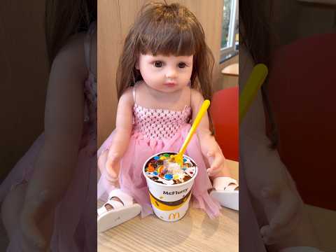 A BEBÊ REBORN BEBEU O MILKSHAKE DE CHOCOLATE 🍫🤣🤣