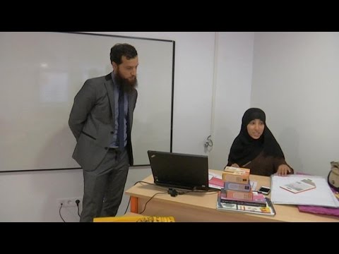 Vídeo: Completa Ximpleria: La Cap De La Unió De Dones Es Va Quedar Perplexa Amb La Prohibició Dels Musulmans De Casar-se Amb No Musulmans