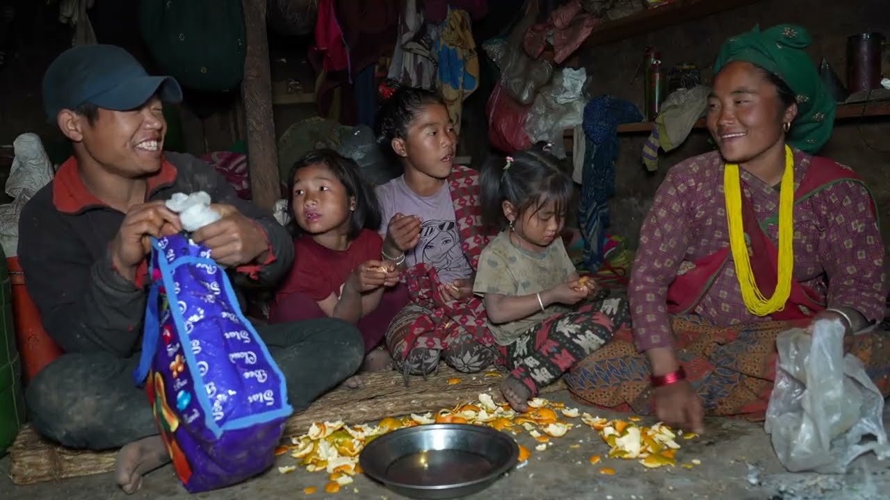 Счастливая семья очень рада получить подарок от своего зрителя || Жизнь в деревне