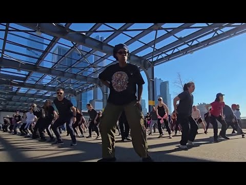 Cientos de personas se preparan para bailar 'Thriller' en Nueva York