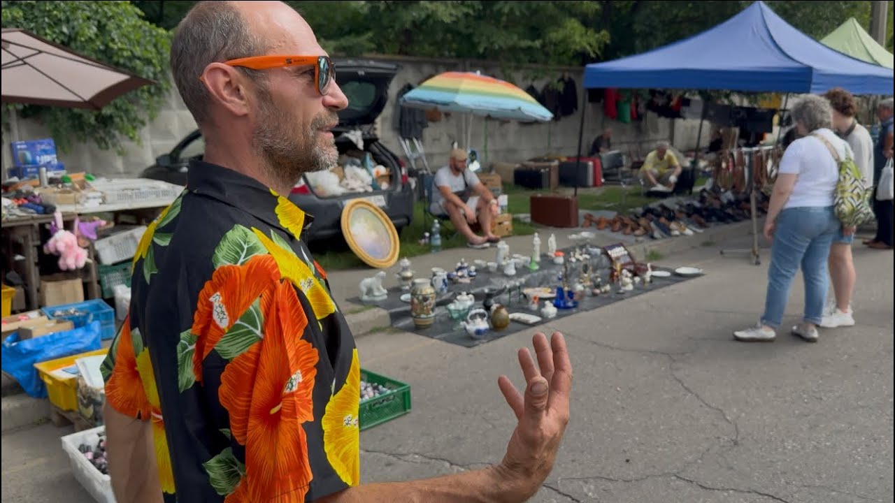 БАЗАРНИЙ ДЕНЬ В КИЄВІ. РЕЧІ ЯКІ ПРОДАЮТЬ НА ЗЕМЛІ.