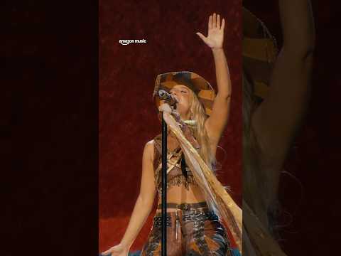 night two was nothing short of unforgettable with @LaineyWilson 😁