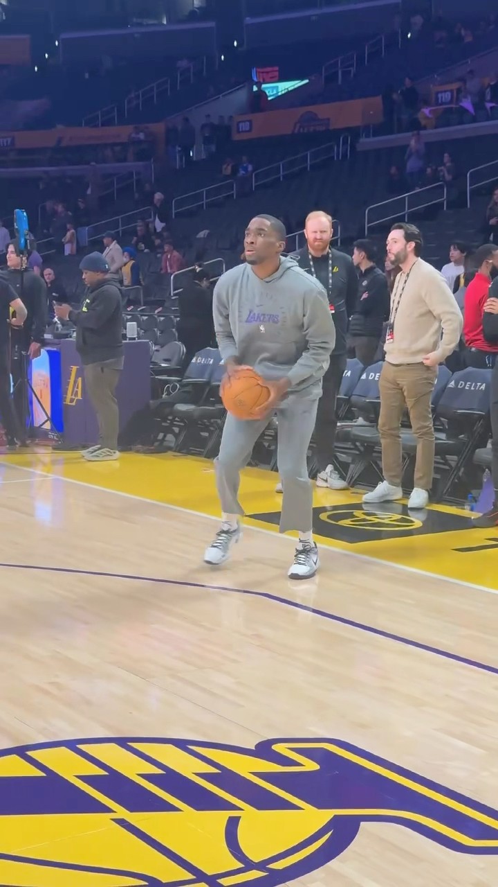 Dorian Finney-Smith and Shake Milton warmup ahead of their Lakers debut! ?