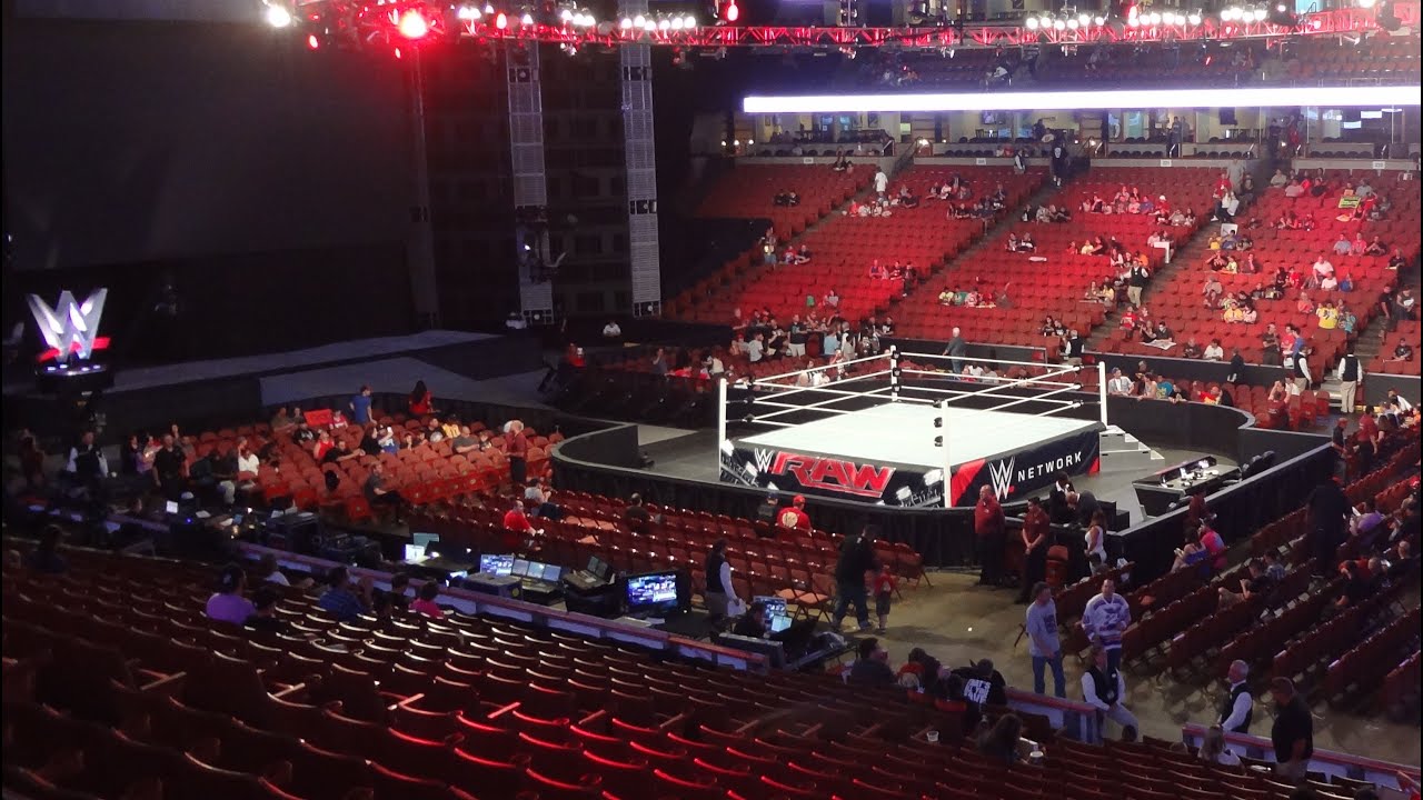 Finding my Monday Night RAW Seats! (Special Thanks WWE!!) YouTube