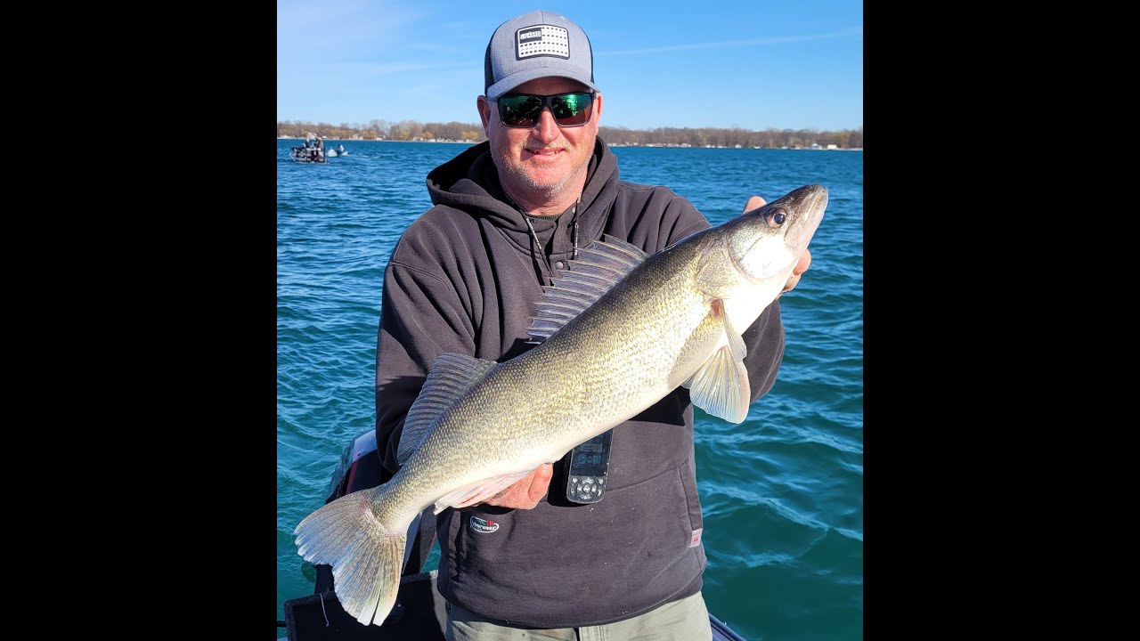 Jigging tips for Walleye Fishing on the St Clair River. - YouTube