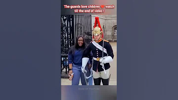 The Guards Love Children Watch Till The End Of Video Kingsguard Tourist Royalguards England 