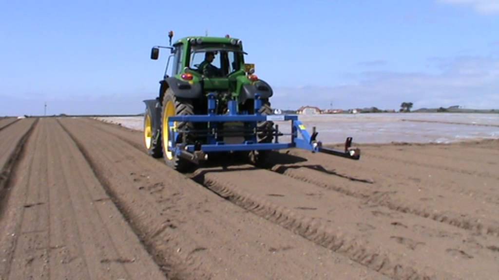 Crop Solutions MK Unrolling Machine   Hydraulic headstock