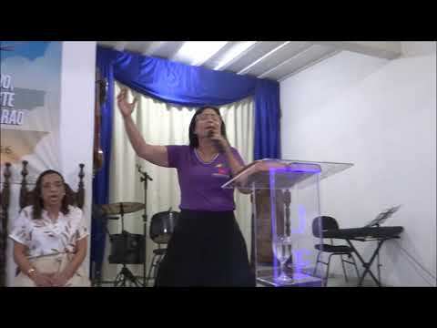 Louvor com a missionária Lirane.