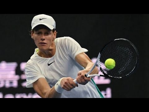 Jannik Sinner vence Carlos Alcaraz e avança a final do ATP 500 de Pequim 