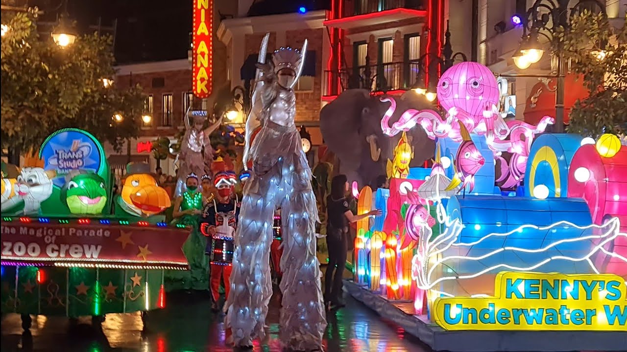 The Magical Parade Lantern Of Zoo Crew Trans Studio Bandung