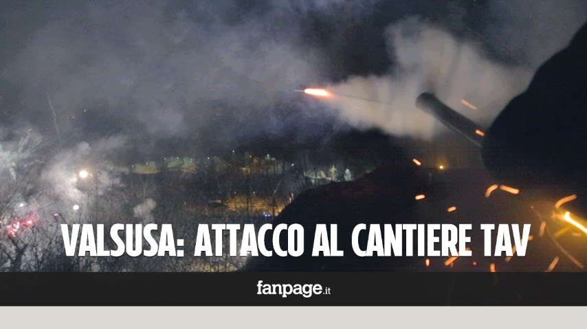 Val Susa, i NoTav attaccano il cantiere di Chiomonte: scontri con la polizia