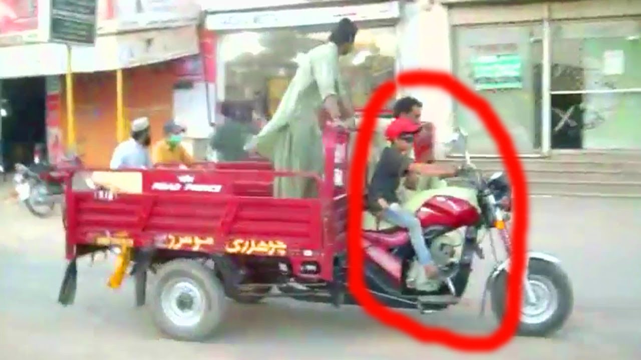 Kaam Umer Raksha Driver [ کم عمر رکشہ ڈرائیور ] Haveli Lakha - YouTube