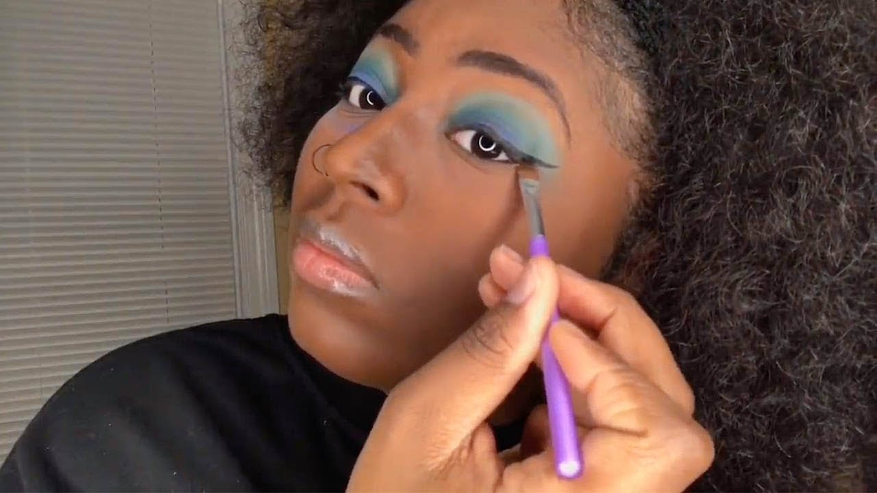 Dad Narrates Daughter's Makeup Tutorial