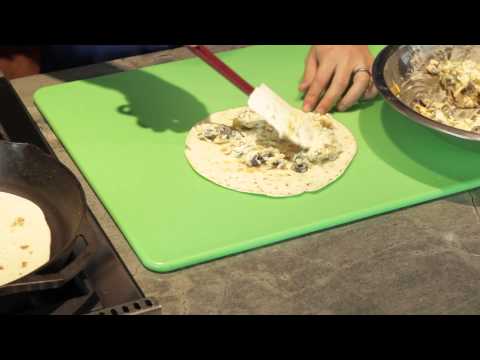 Video: Tortillas With Cheese And Olives