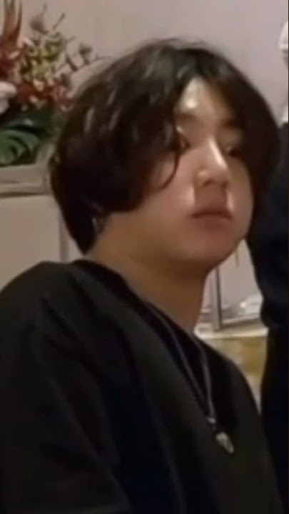 jungkook ketika baru bangun langsung disuruh makan #jungkook