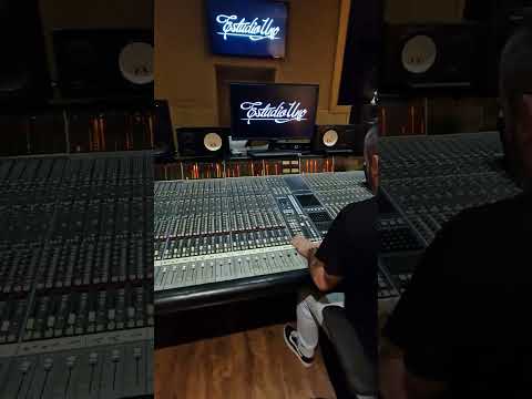 Seguimos en el estudio. Mi equipo lo esta dando todo, deseando que escuchéis el resultado❤️‍🔥
