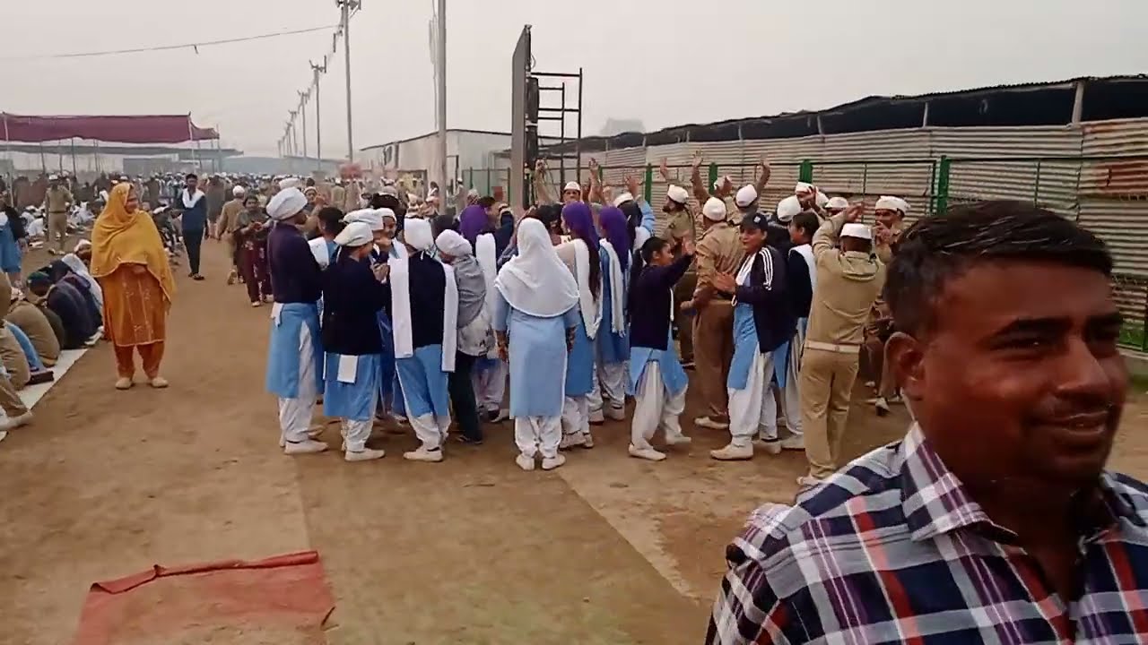 78th Nirankari sant samagam 2025 Shobha Yatra raili ka Anand lete hue