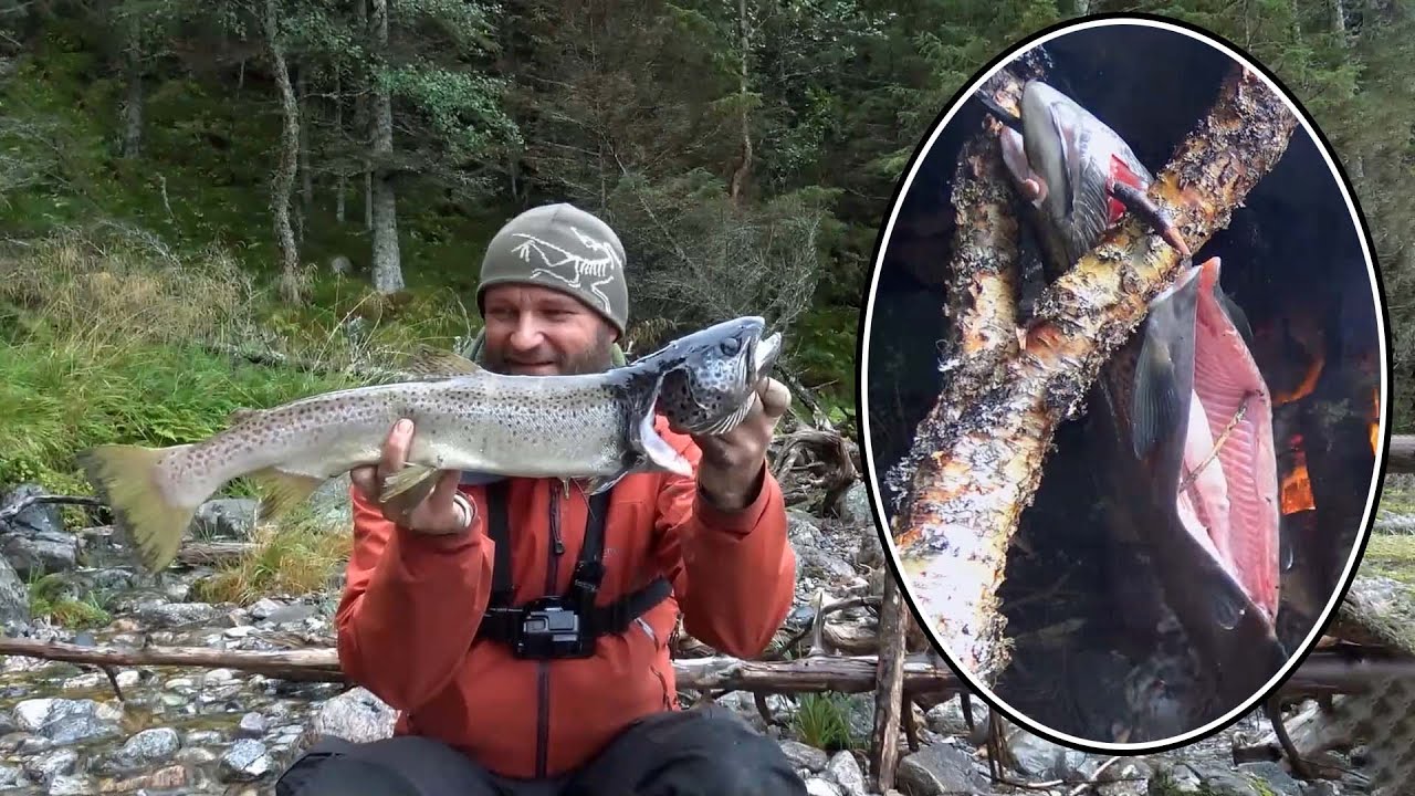 Восемь человек соревнуются за приз в 500 000 долларов на необитаемом острове. Он ест сырую рыбу, ...