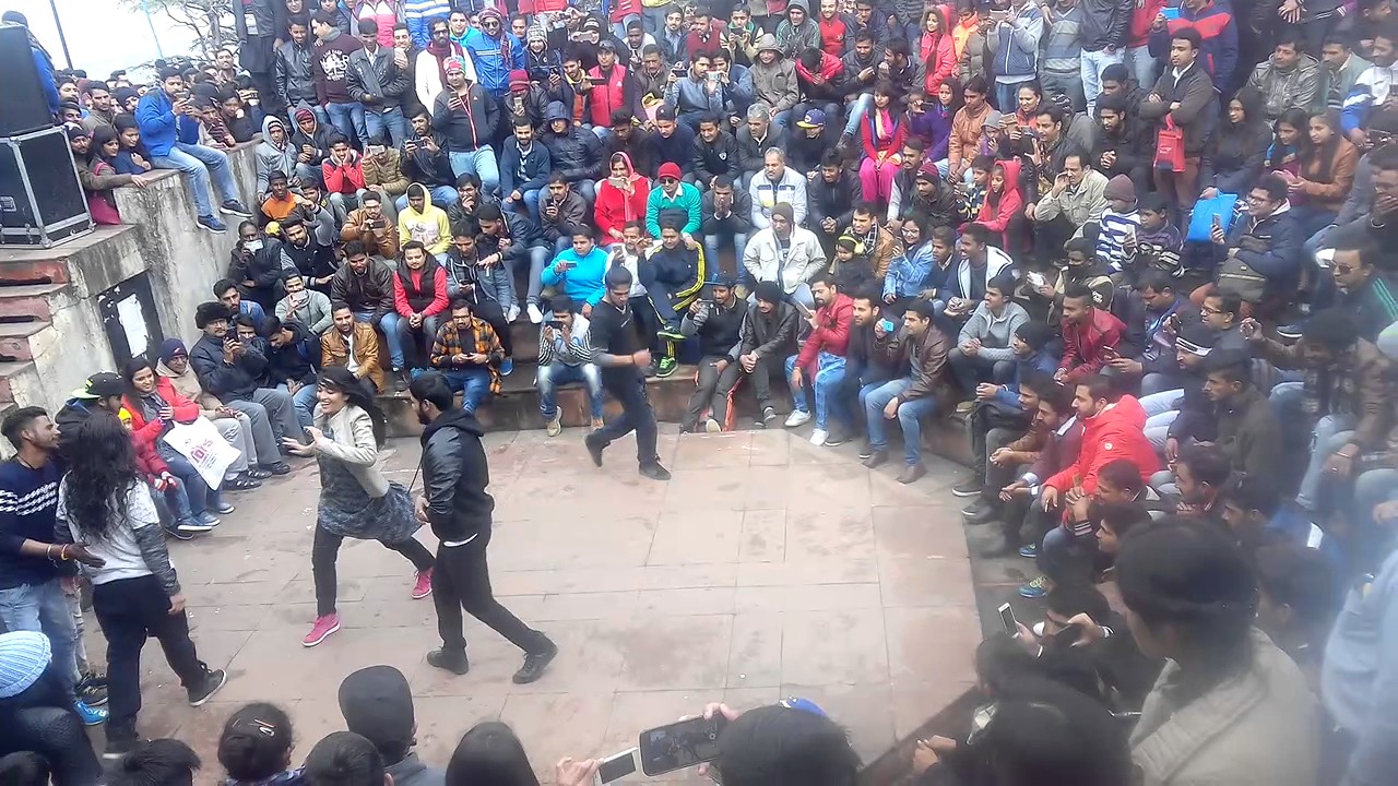 hit dance in shimla the function of 25 dec... by cute girl