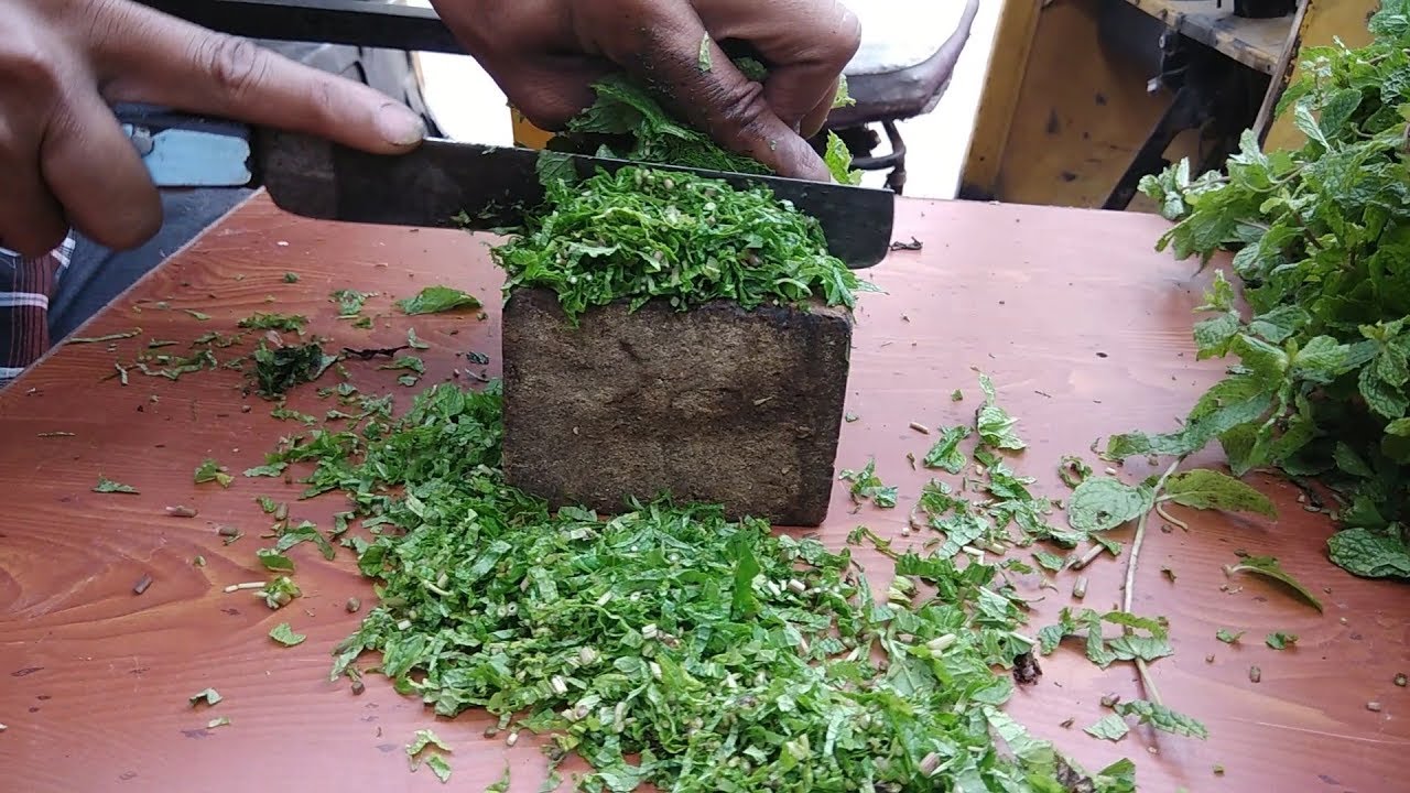 Mint Leaf cutting | Pudina Cutting in My Village Hotel | Chopping skills | Village Life | Street Food Zone