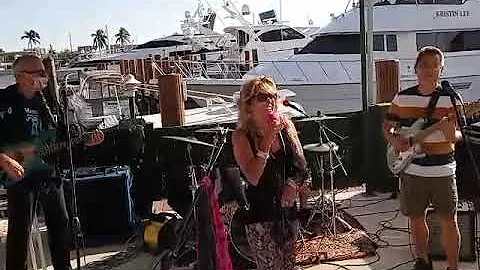 Loose Wire Band Linda Wise