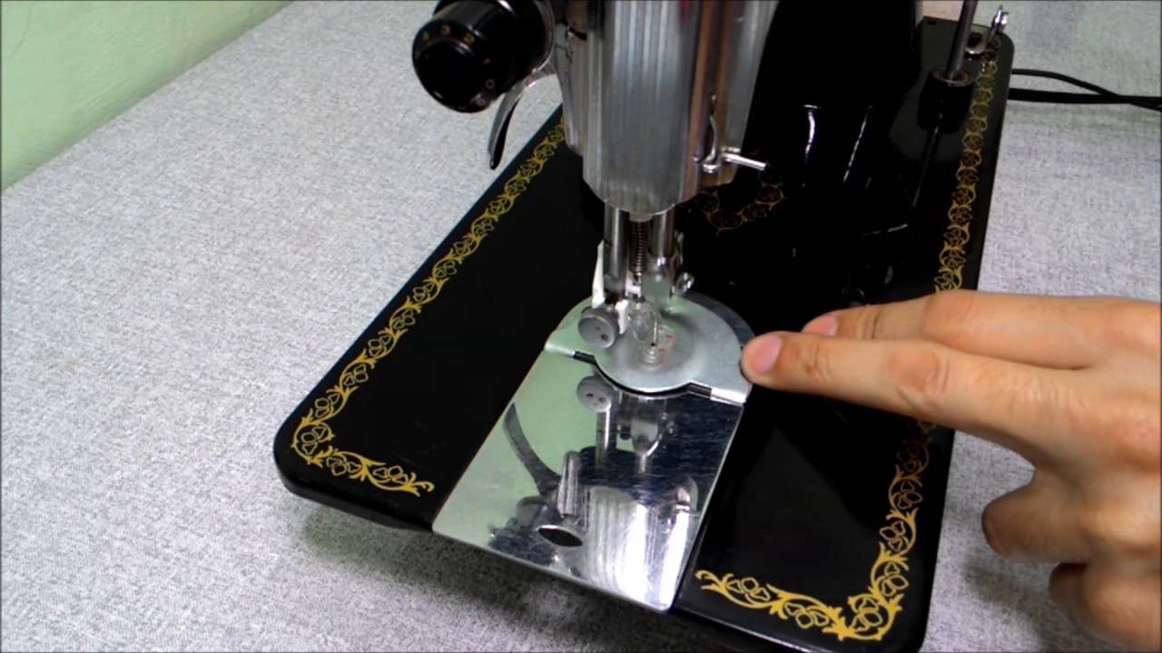Como Instalar a Chapa Isoladora dos Dentes na Máquina de Costura Singer 15C Para Bordados Em Geral