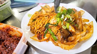 ホルモン食堂の究極焼きそば！常連を虜にしたおばあちゃん自慢の大衆料理丨Japanese Good Old Diner