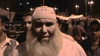 من ميدان التحرير الداعية السلفي د هشام ابو النصر يكذب اشاعة عزم التيارات الاسلامية طرد المعتصمين