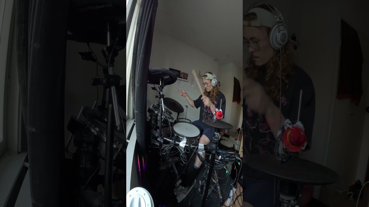 ARCTIC MONKEYS X LORNA SHORE?!