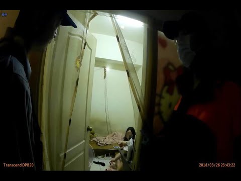 離婚婦當著子女面前割腕 勇警奪刀救援