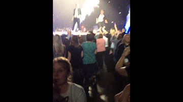 One Direction - One Way Or Another April 4th 2013 (4/4/2013) Floor View