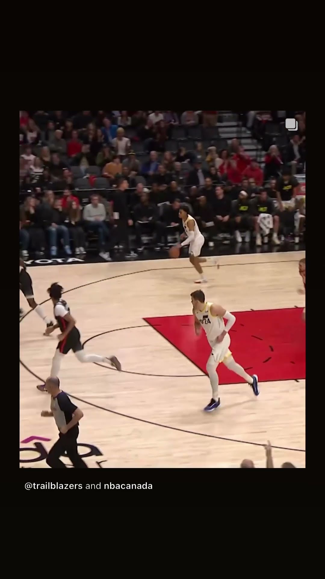 Gorgeous pass above the rim #hoodnews #shaedonsharpe #dunk #trailblazers #utahjazz #basketball #omg