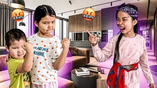 картинка: ЗЛАЯ СОСЕДКА😨/ БІЗДІ ҚОРҚЫТЫП КЕТТІ / 1-ЧАСТЬ