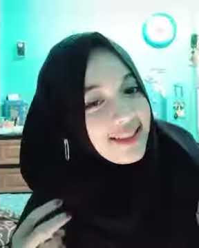 Cewe tiktok bening dan Ayu Cantik Senyum indah hijaber cantik bikin gemes
