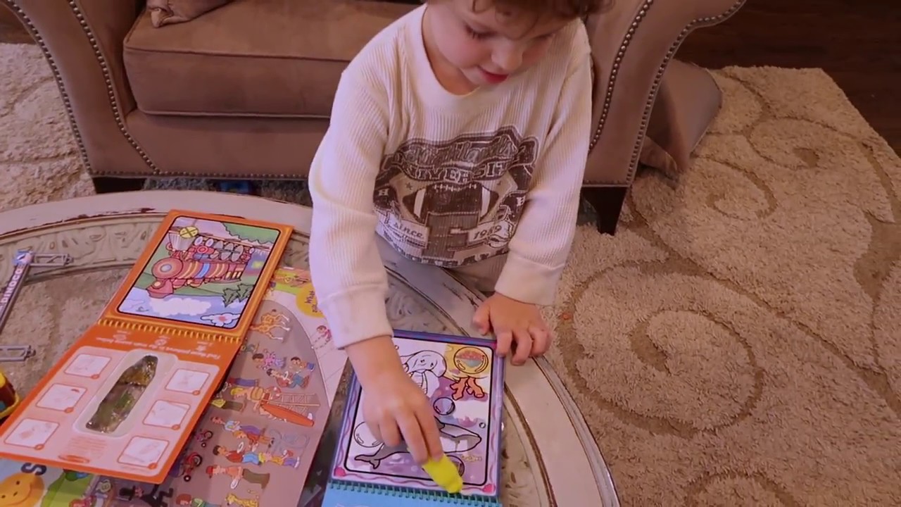 CHILDREN COLORING WITH WATER! MELISSA AND DOUG WATER WOW COLORING BOOK! GREAT TRAVEL TOY!